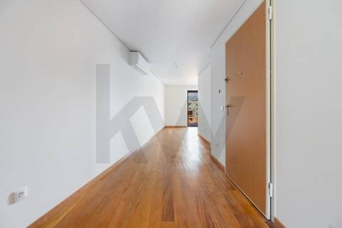 T2 recuado, novo, no centro de Leça da Palmeira, com terraço