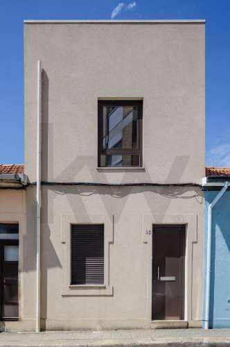 MORADIA T2 EM BANDA LOCALIZADA EM  RAMALDE - PORTO