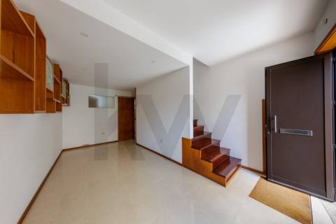 MORADIA T2 EM BANDA LOCALIZADA EM  RAMALDE - PORTO