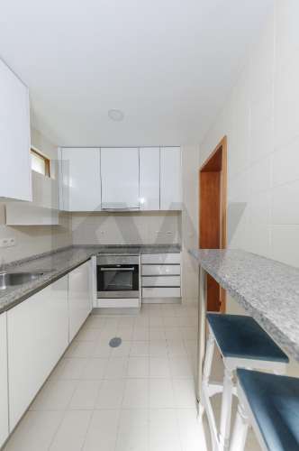 MORADIA T2 EM BANDA LOCALIZADA EM  RAMALDE - PORTO