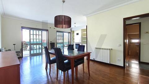 MORADIA T4 + Sótão »»» Junto á EB 2/3 da Maia