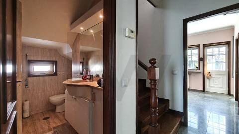 MORADIA T4 + Sótão »»» Junto á EB 2/3 da Maia