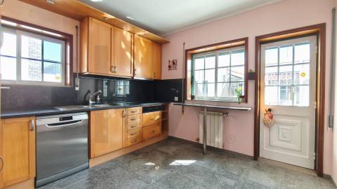 MORADIA T4 + Sótão »»» Junto á EB 2/3 da Maia