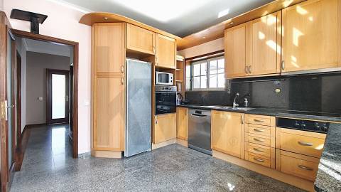 MORADIA T4 + Sótão »»» Junto á EB 2/3 da Maia