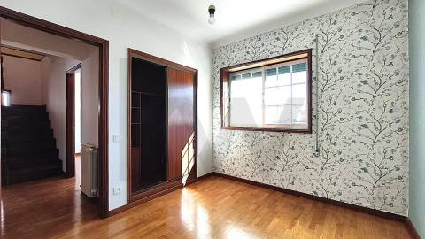 MORADIA T4 + Sótão »»» Junto á EB 2/3 da Maia