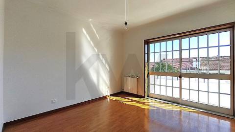 MORADIA T4 + Sótão »»» Junto á EB 2/3 da Maia