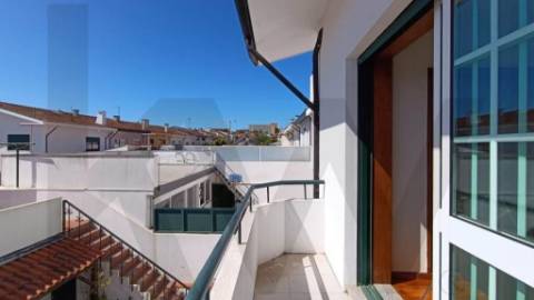 MORADIA T4 + Sótão »»» Junto á EB 2/3 da Maia