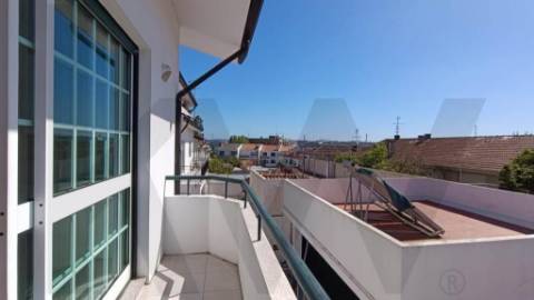 MORADIA T4 + Sótão »»» Junto á EB 2/3 da Maia