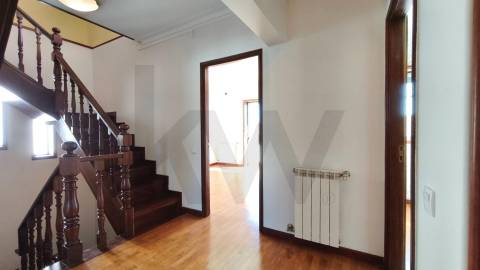 MORADIA T4 + Sótão »»» Junto á EB 2/3 da Maia