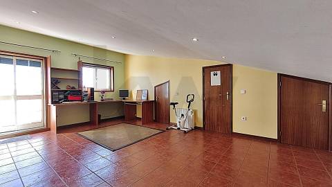 MORADIA T4 + Sótão »»» Junto á EB 2/3 da Maia