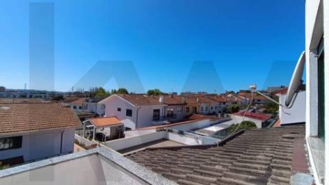 MORADIA T4 + Sótão »»» Junto á EB 2/3 da Maia