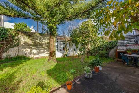 Moradia t4 em Aldoar com terreno!