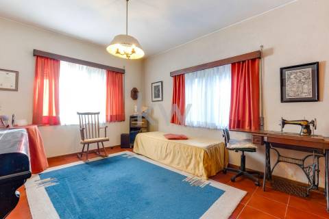 Moradia t4 em Aldoar com terreno!