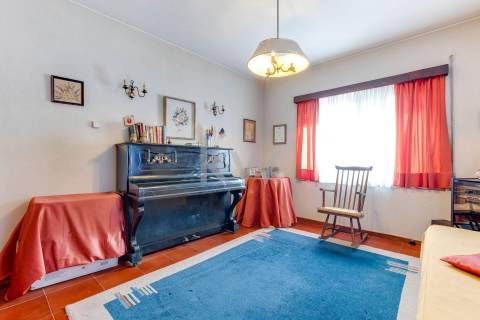 Moradia t4 em Aldoar com terreno!