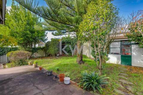 Moradia t4 em Aldoar com terreno!