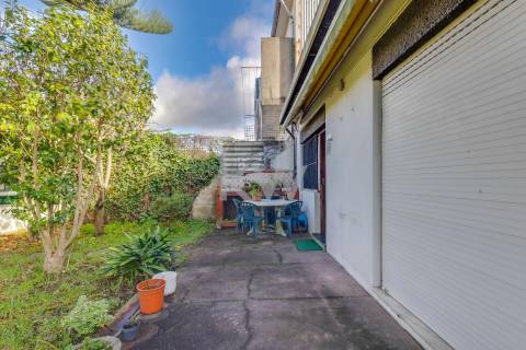 Moradia t4 em Aldoar com terreno!