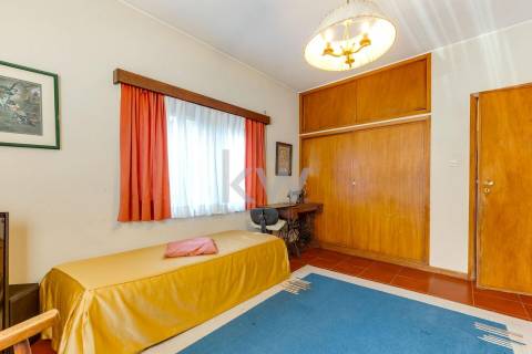 Moradia t4 em Aldoar com terreno!