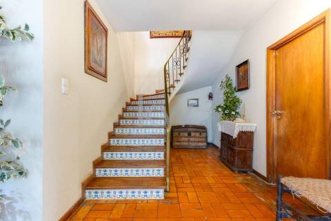 Moradia t4 em Aldoar com terreno!