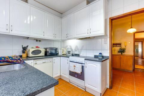 Moradia t4 em Aldoar com terreno!