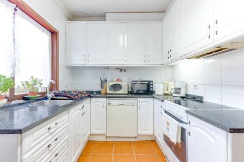 Moradia t4 em Aldoar com terreno!