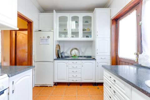 Moradia t4 em Aldoar com terreno!