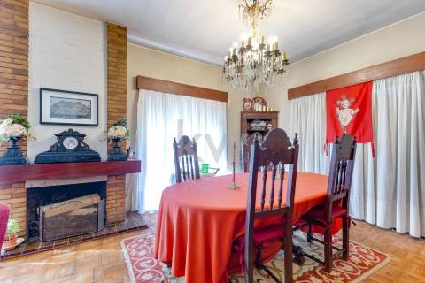 Moradia t4 em Aldoar com terreno!