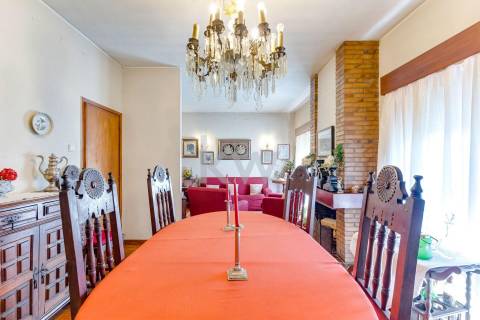 Moradia t4 em Aldoar com terreno!