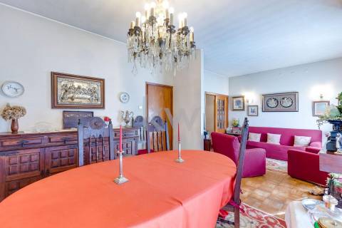 Moradia t4 em Aldoar com terreno!