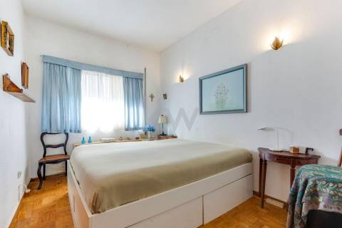 Moradia t4 em Aldoar com terreno!