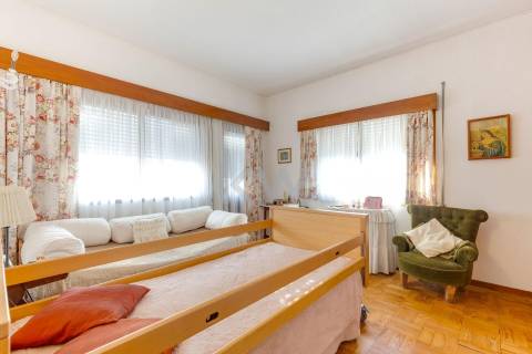 Moradia t4 em Aldoar com terreno!