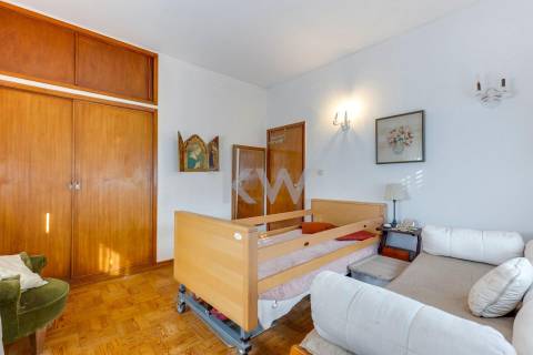 Moradia t4 em Aldoar com terreno!