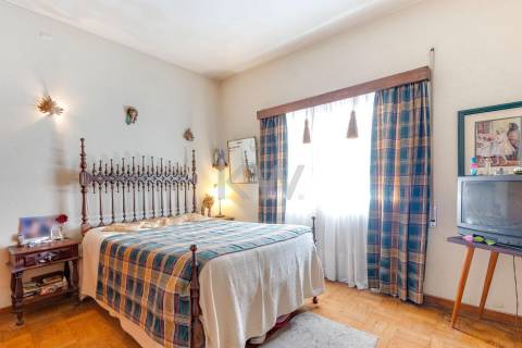 Moradia t4 em Aldoar com terreno!