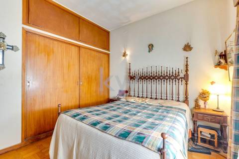 Moradia t4 em Aldoar com terreno!