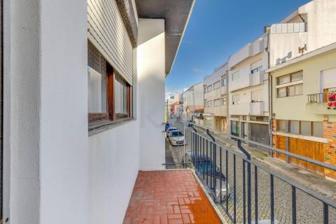 Moradia t4 em Aldoar com terreno!