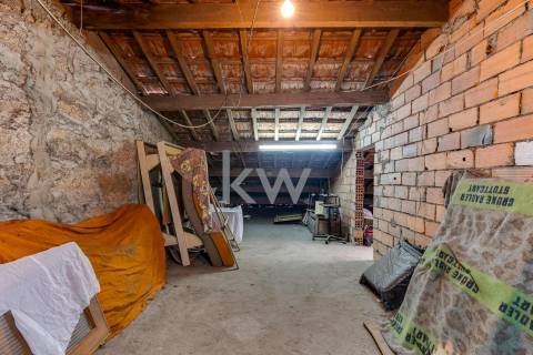 Moradia t4 em Aldoar com terreno!