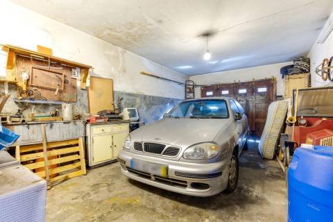 Moradia t4 em Aldoar com terreno!