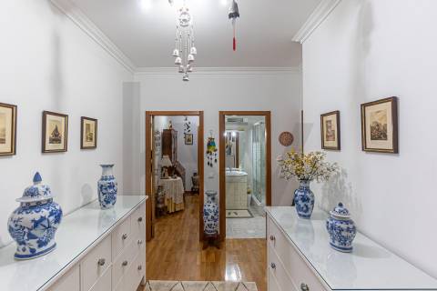 Apartamento T2 no Centro de Castêlo da Maia – Último Andar com 2 Garagens!