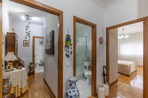 Apartamento T2 no Centro de Castêlo da Maia – Último Andar com 2 Garagens!