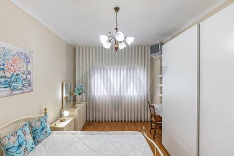 Apartamento T2 no Centro de Castêlo da Maia – Último Andar com 2 Garagens!