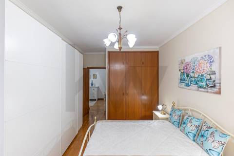 Apartamento T2 no Centro de Castêlo da Maia – Último Andar com 2 Garagens!