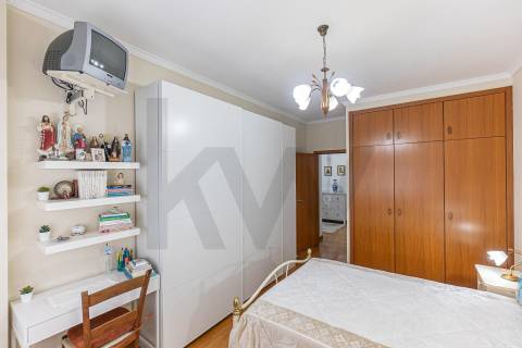 Apartamento T2 no Centro de Castêlo da Maia – Último Andar com 2 Garagens!