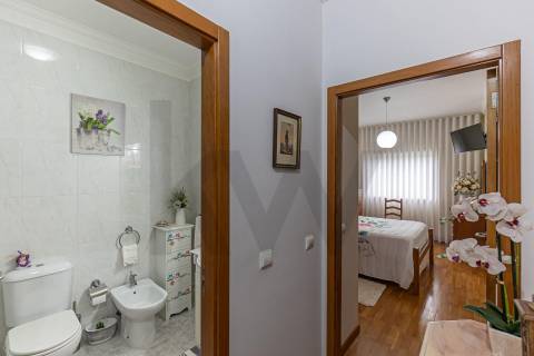 Apartamento T2 no Centro de Castêlo da Maia – Último Andar com 2 Garagens!