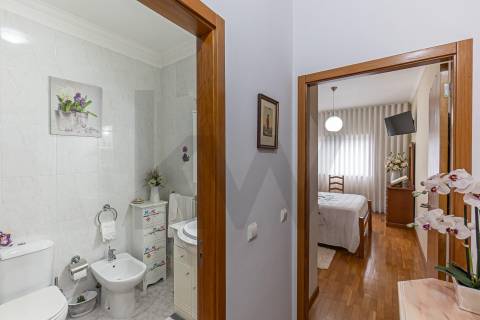 Apartamento T2 no Centro de Castêlo da Maia – Último Andar com 2 Garagens!