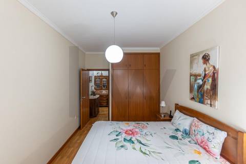 Apartamento T2 no Centro de Castêlo da Maia – Último Andar com 2 Garagens!