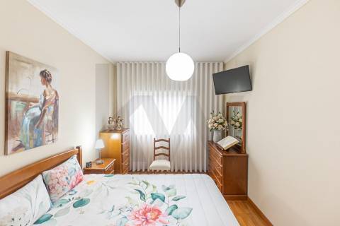 Apartamento T2 no Centro de Castêlo da Maia – Último Andar com 2 Garagens!