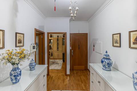 Apartamento T2 no Centro de Castêlo da Maia – Último Andar com 2 Garagens!