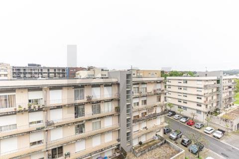 Apartamento T2 no Centro de Castêlo da Maia – Último Andar com 2 Garagens!