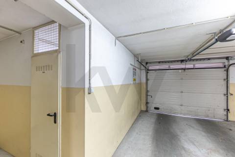Apartamento T2 no Centro de Castêlo da Maia – Último Andar com 2 Garagens!