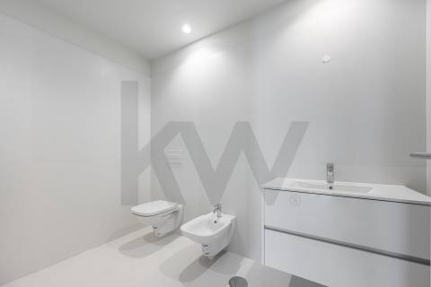 📍 T3 Novo, voltado a poente, com garagem no 2º piso