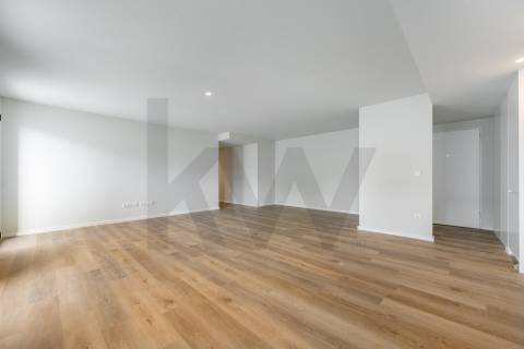 📍 T3 Novo, voltado a poente, com garagem no 2º piso